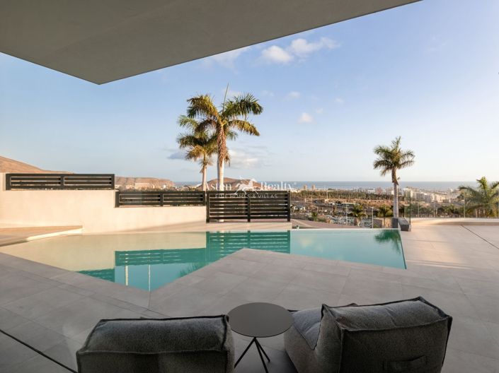 Image No.1-4 Bed Villa for sale