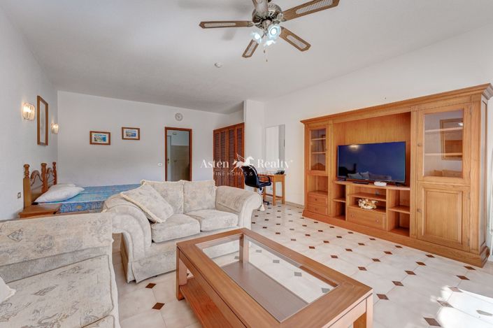 Image No.9-Studio for sale