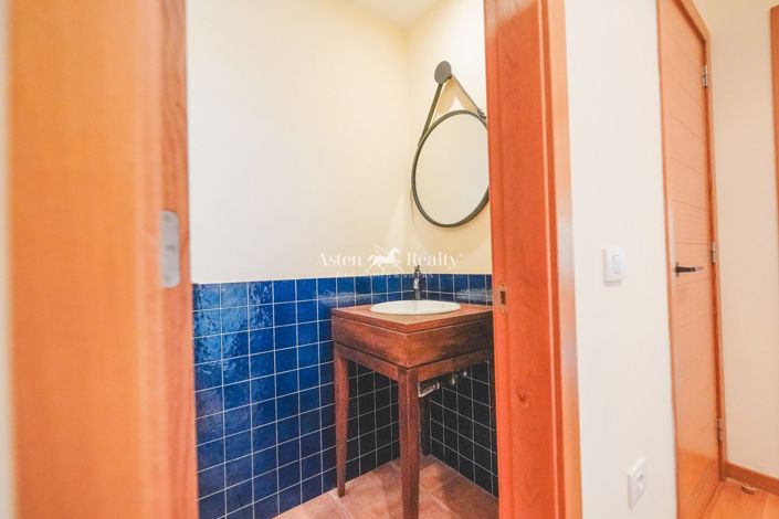 Image No.8-3 Bed House for sale