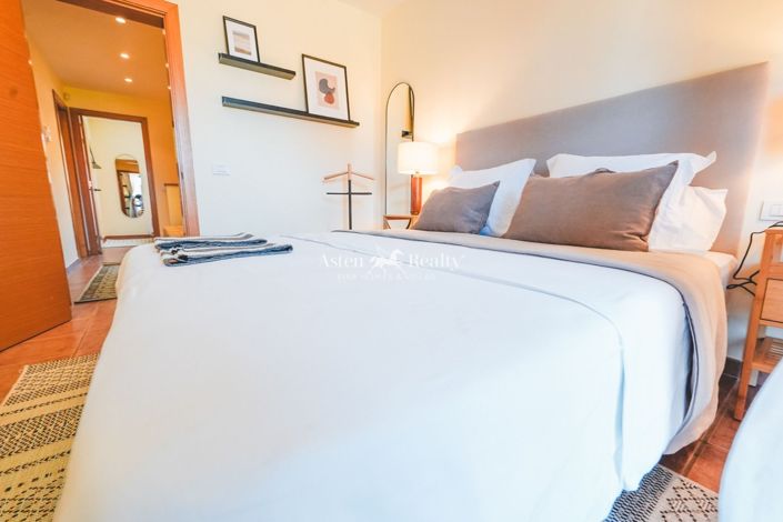 Image No.10-3 Bed House for sale