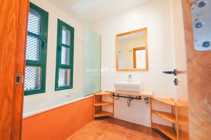 Image No.13-3 Bed House for sale