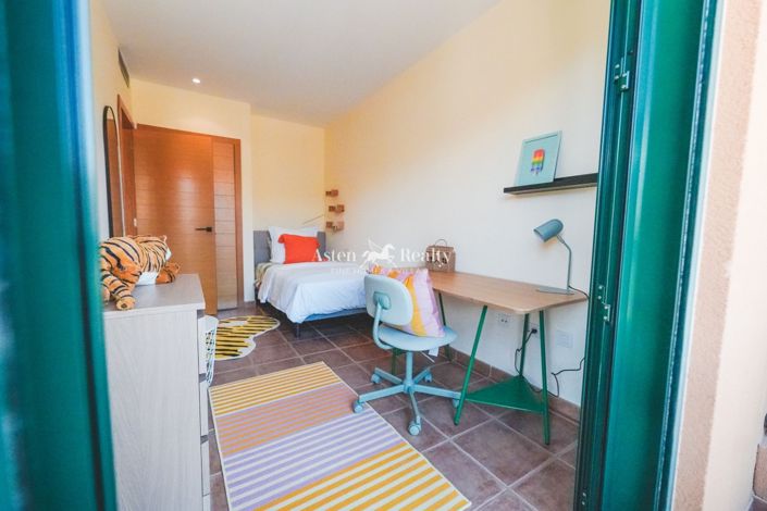 Image No.17-3 Bed House for sale