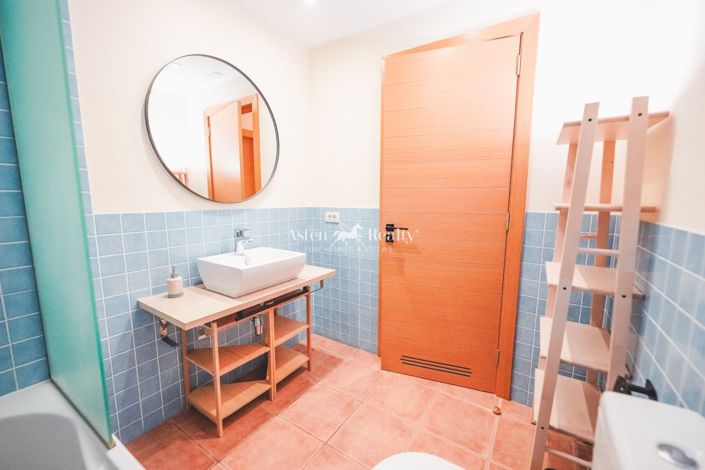 Image No.21-3 Bed House for sale