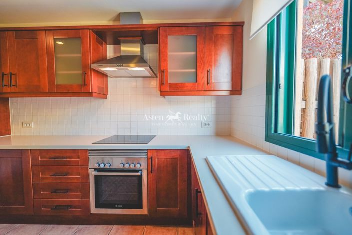 Image No.6-3 Bed House for sale