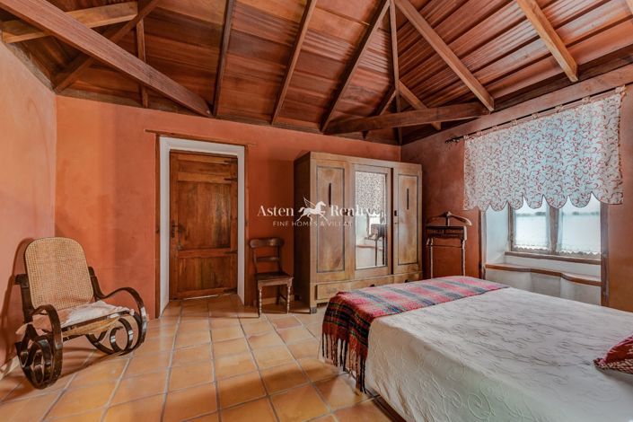 Image No.6-2 Bed House for sale