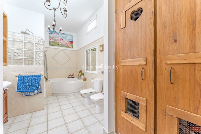 Image No.20-6 Bed Villa for sale