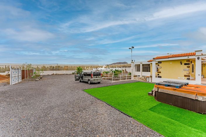 Image No.3-6 Bed Villa for sale