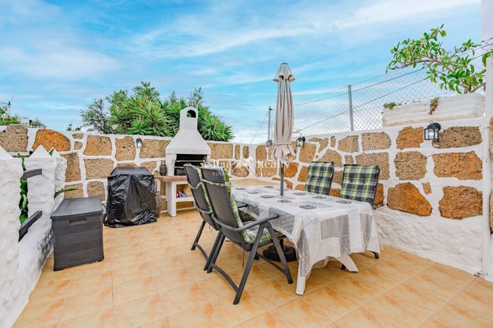 Image No.1-4 Bed House for sale