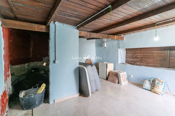 Image No.10-8 Bed Villa for sale