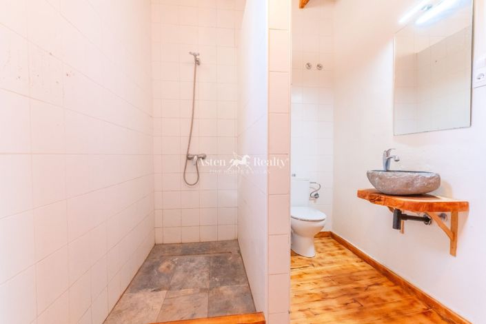 Image No.32-8 Bed Villa for sale