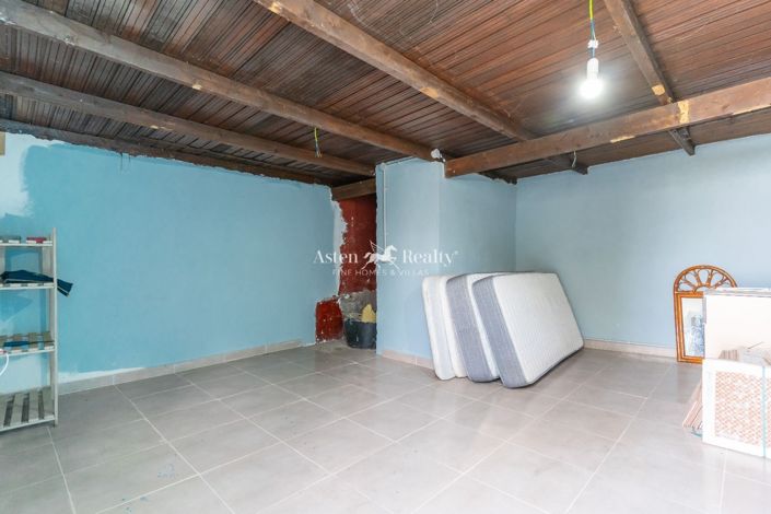 Image No.9-8 Bed Villa for sale