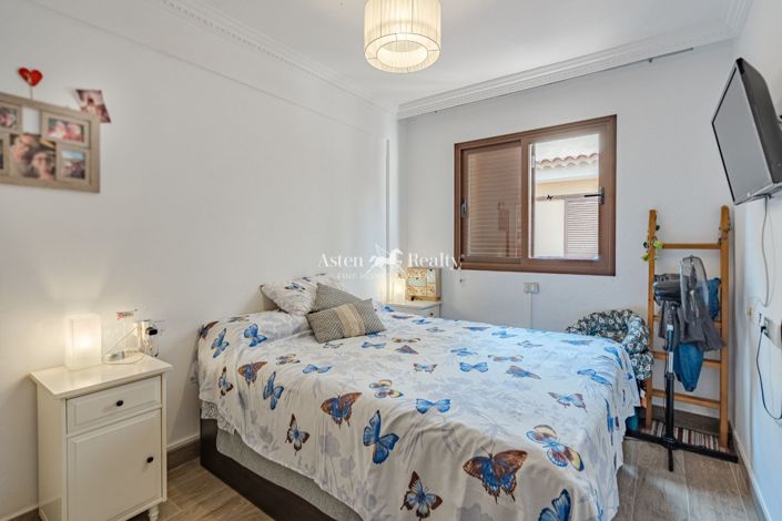 Image No.6-3 Bed House for sale