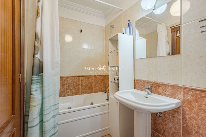 Image No.9-3 Bed House for sale