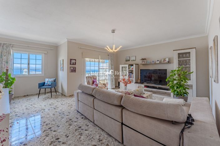 Image No.16-6 Bed House for sale