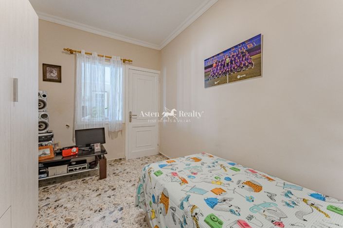 Image No.20-6 Bed House for sale