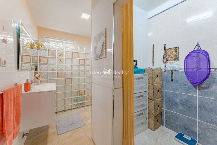 Image No.21-6 Bed House for sale