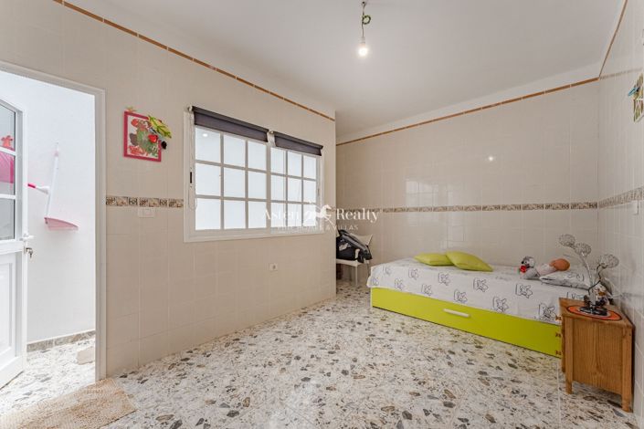 Image No.22-6 Bed House for sale