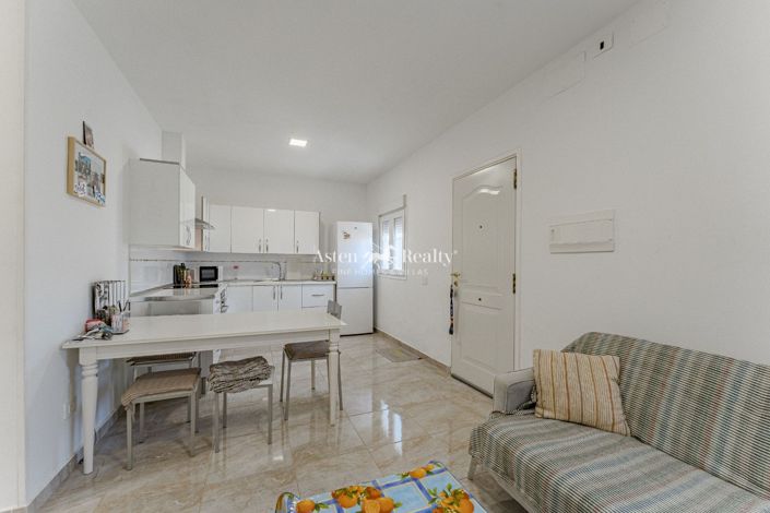 Image No.4-6 Bed House for sale