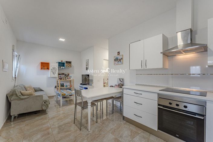 Image No.5-6 Bed House for sale