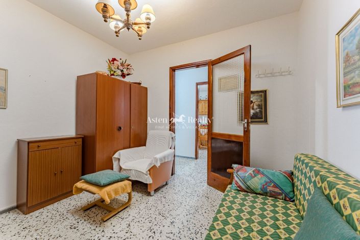 Image No.15-3 Bed House for sale