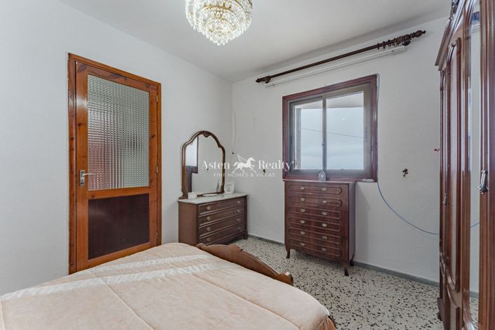 Image No.8-3 Bed House for sale