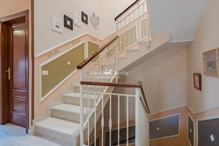 Image No.11-3 Bed House for sale