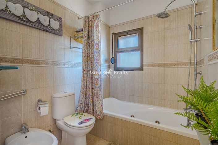 Image No.16-3 Bed House for sale