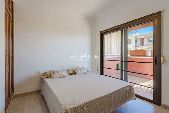 Image No.18-3 Bed House for sale