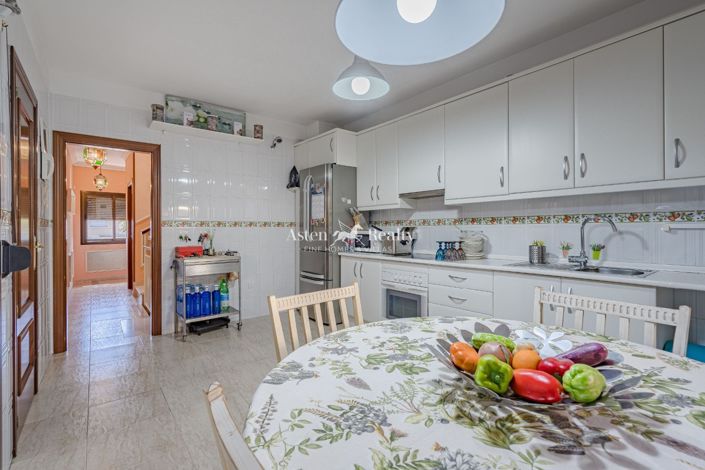 Image No.6-3 Bed House for sale