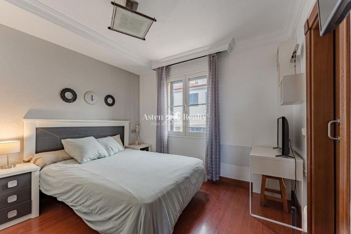 Image No.14-3 Bed House for sale