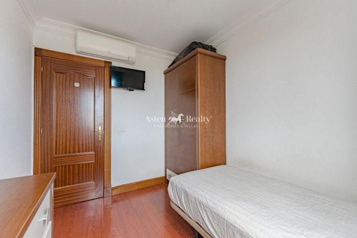 Image No.18-3 Bed House for sale