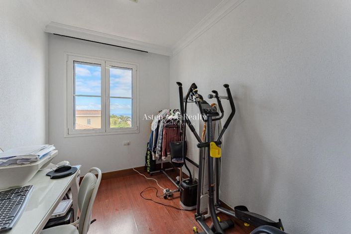 Image No.21-3 Bed House for sale