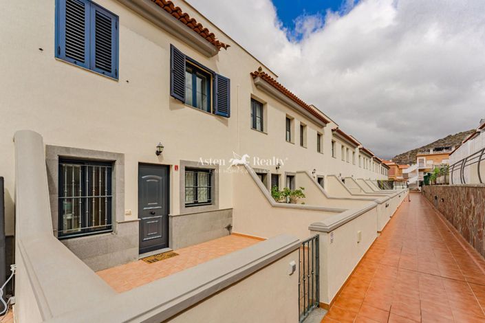 Image No.25-3 Bed House for sale