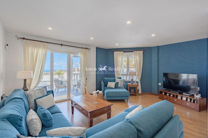 Image No.1-4 Bed House for sale