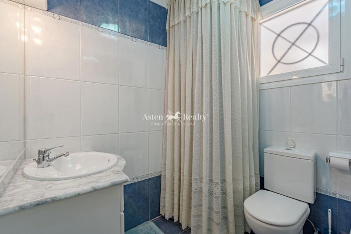 Image No.12-4 Bed Flat for sale