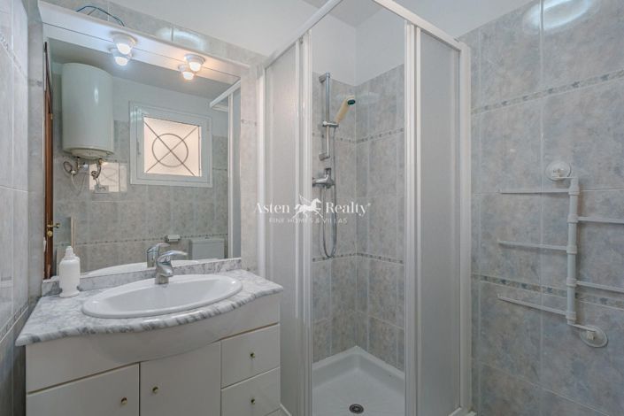 Image No.25-4 Bed Flat for sale