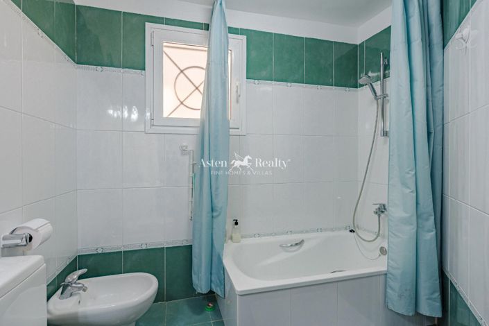 Image No.7-4 Bed Flat for sale