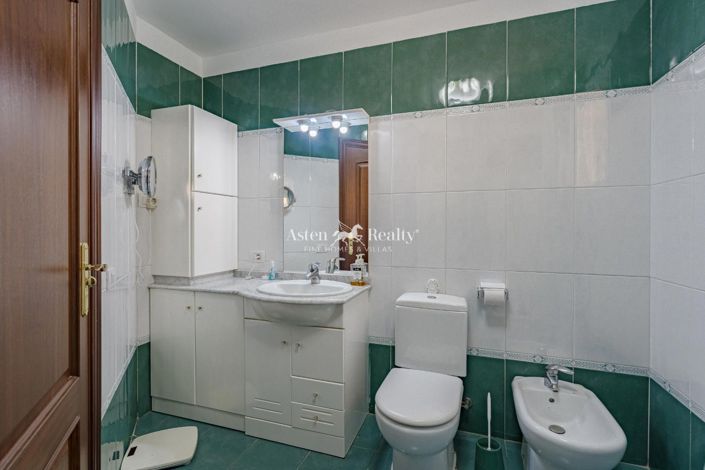 Image No.8-4 Bed Flat for sale