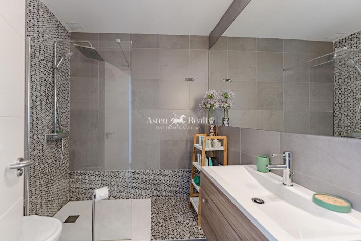 Image No.15-4 Bed Villa for sale