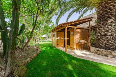 6 Bed Villa for sale