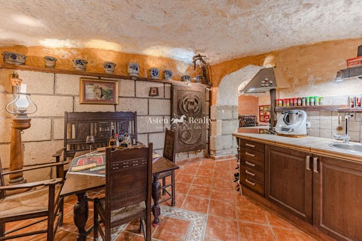 Image No.10-6 Bed Villa for sale