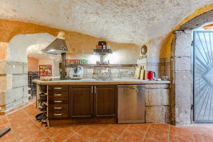 Image No.12-6 Bed Villa for sale