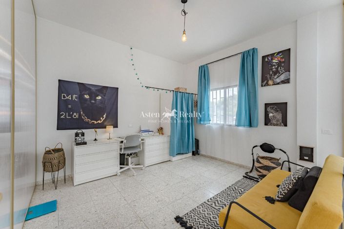 Image No.13-2 Bed House for sale