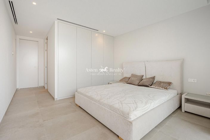 Image No.12-4 Bed Villa for sale