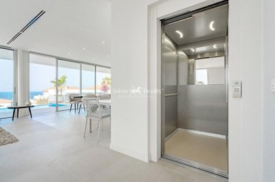 4 Bed Villa for sale