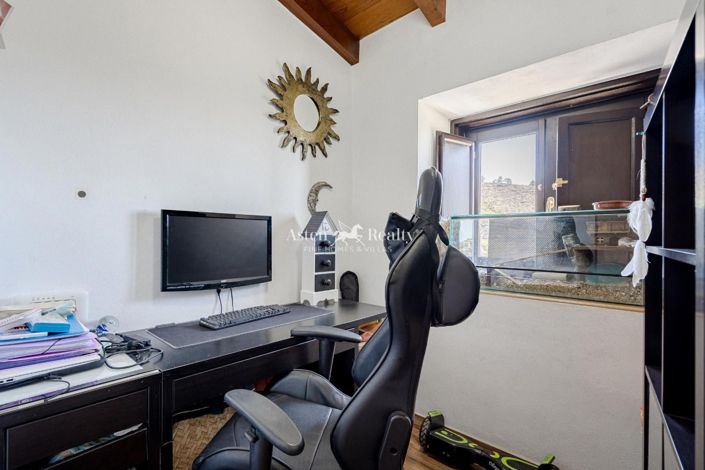 Image No.10-5 Bed House for sale