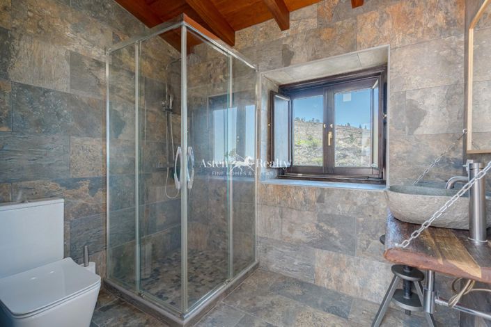 Image No.17-5 Bed House for sale