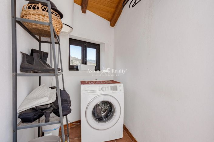 Image No.19-5 Bed House for sale