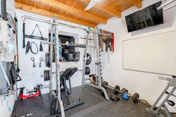 Image No.21-5 Bed House for sale