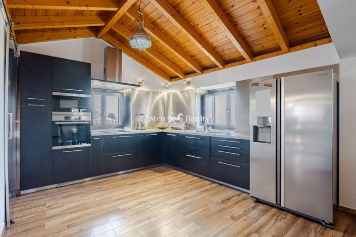 Image No.9-5 Bed House for sale